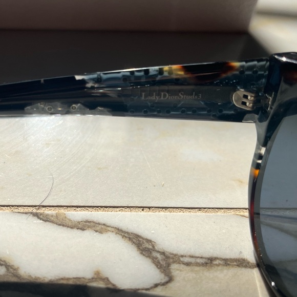 Lady Dior stud 3 tortoise sunglasses - Picture 4 of 8